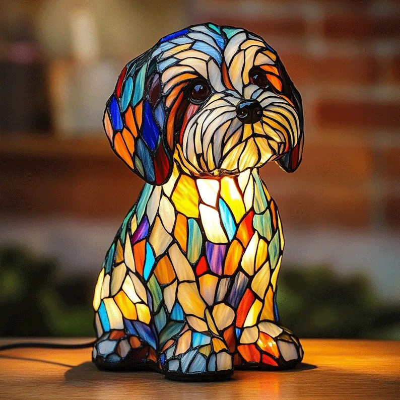 Lampe Décorative Chien Bouclé Vitrail Multicolore Fait Main Lumière Chaude USB Édition Limitée – Companion's Delight