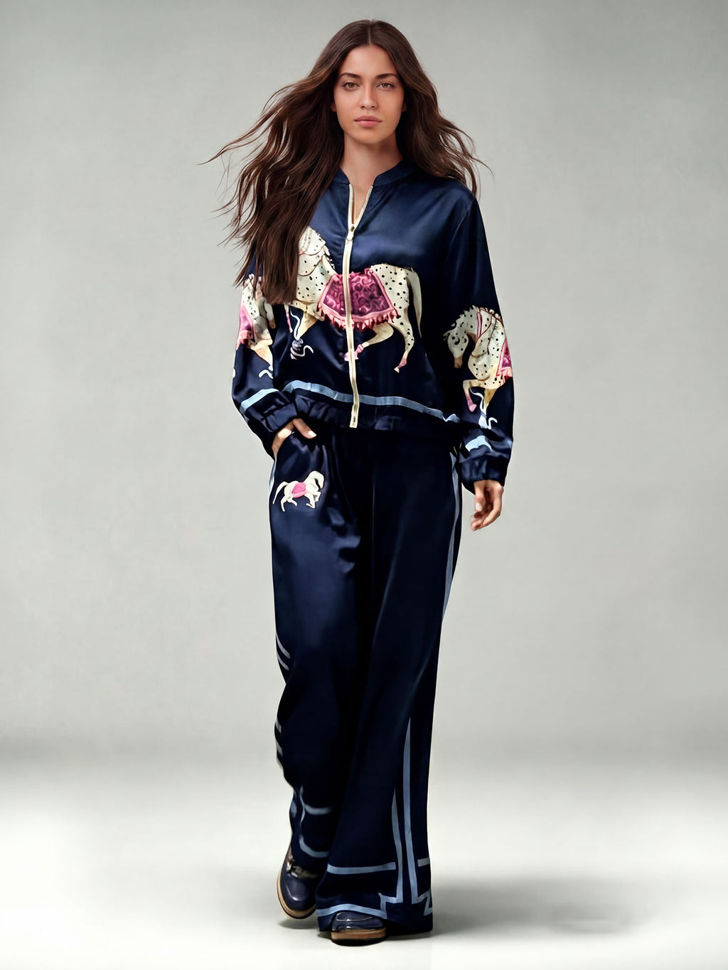 Ensemble Deux Pièces Femme Satin Veste Zippée Pantalon Large Imprimé Équestre Cheval Casual Chic Soirée Élégant Vacances – Équinova