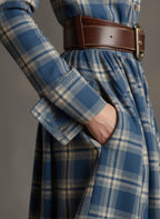 Robe longue décontractée à carreaux ethniques rétro pour femmes avec col, ceinture et manches longues – Marron rougeâtre