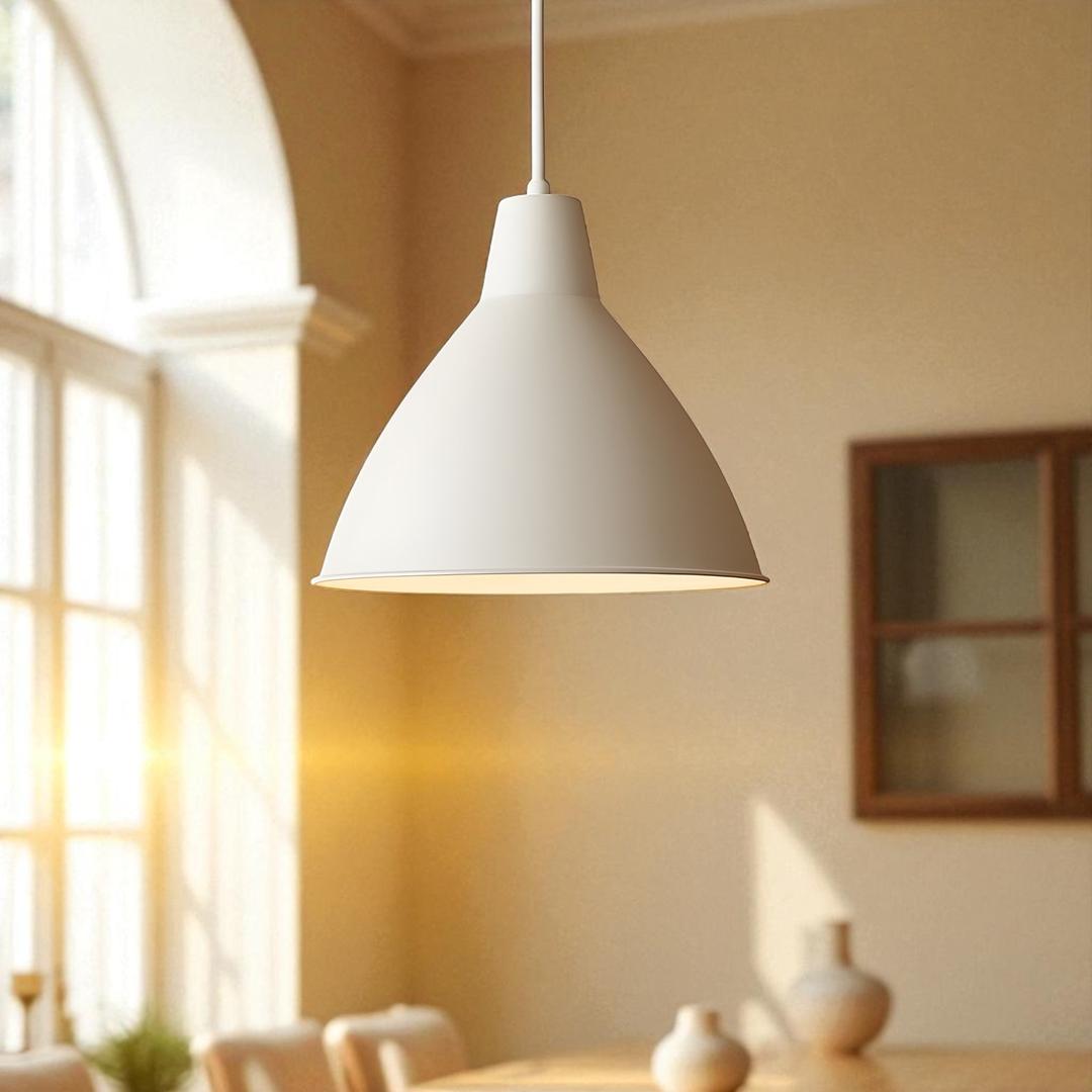 Suspension en Métal Blanc de Forme Conique