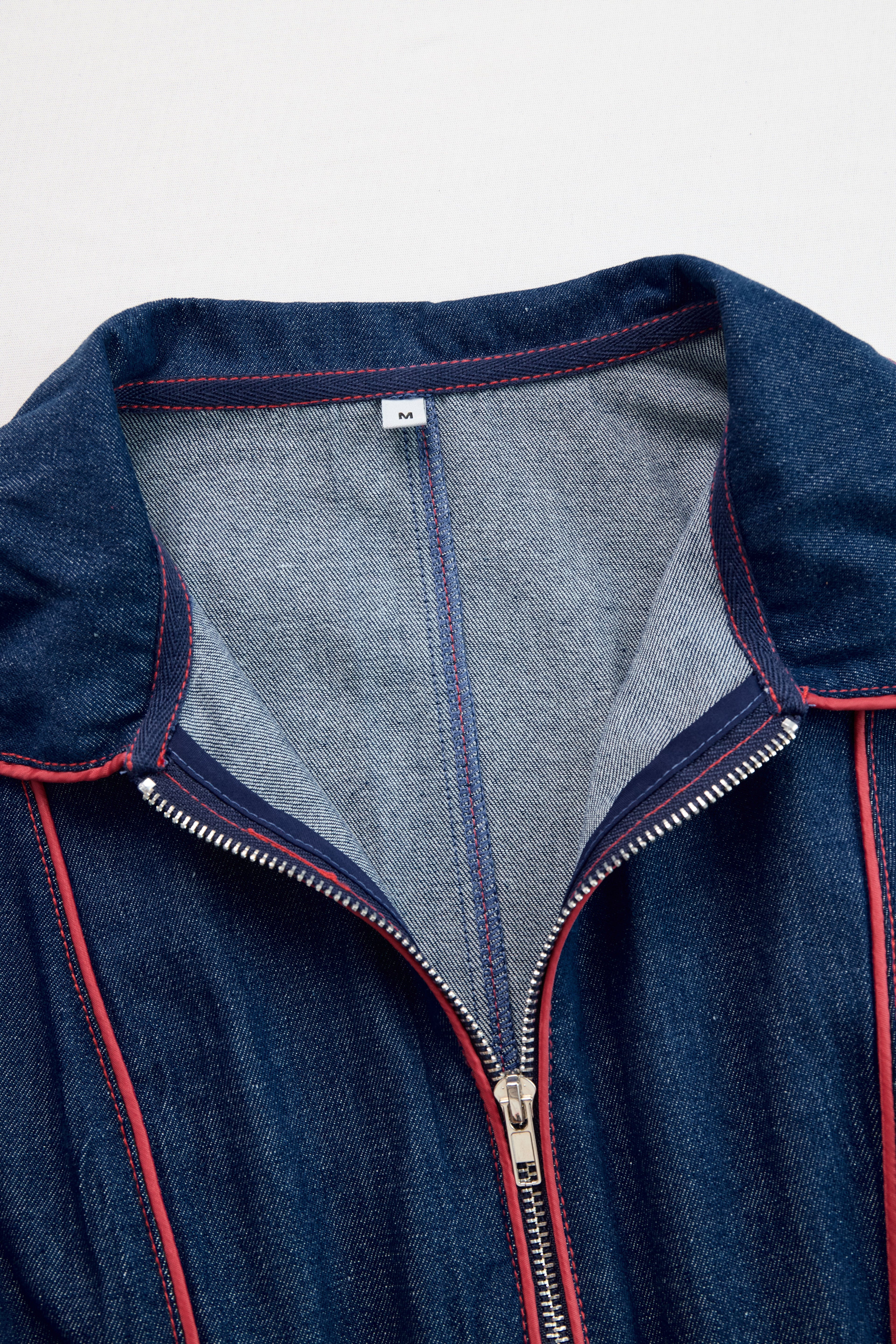 Salopeta de mezclilla casual para mujer estilo retro con cuello y costuras rojas, bolsillos en pierna ancha – Azul