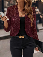 Blazer crop pailleté bordeaux avec points scintillants roses, port ouvert sans fermeture, sur tenue noire