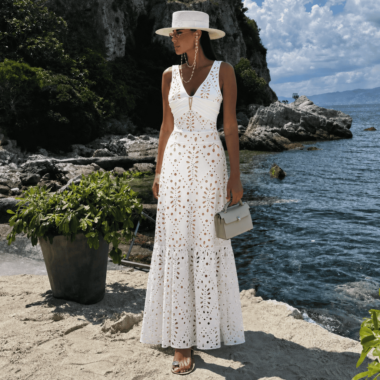 Conjunto Fato de Banho de Uma Peça Decote em V Recorte a Laser Floral Saia Maxi Branca Resort Praia Lua de Mel Noite – Laceline