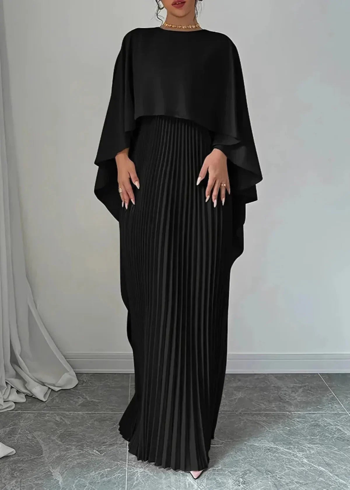 Robe de Mariage Longue pour Femme avec Cape Plissée Overlay Fluide Élégante Gown – Makayla