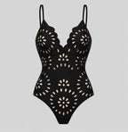 Ensemble Maillot de Bain Une Pièce Noir Découpe Laser Jupe Maxi Fluide Resort Plage Soirée Lune de Miel Gala – Obscura