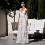 Conjunto Fato de Banho de Uma Peça Decote em V Recorte a Laser Floral Saia Maxi Branca Resort Praia Lua de Mel Noite – Laceline