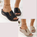 Orthopädische Damen Sandalen mit Keilabsatz, vorne offen, Slip-On, gepolsterte Sohle, Fußgewölbestütze, lässig, Strand, Sommer – Nude