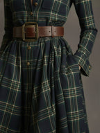 Robe longue décontractée à carreaux ethniques rétro pour femmes avec col, ceinture et manches longues – Marron rougeâtre
