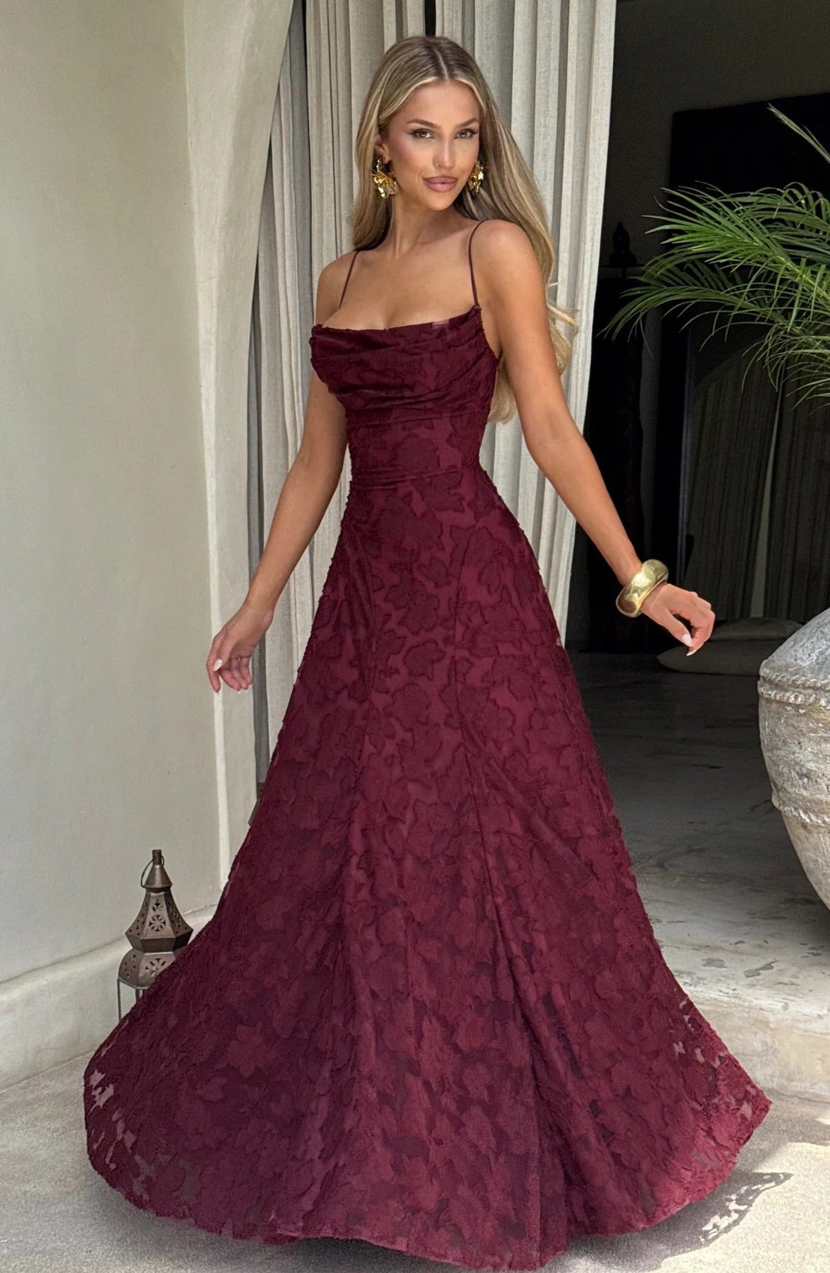 Robe de cérémonie sans manches en jacquard floral maxi pour femme – Briar