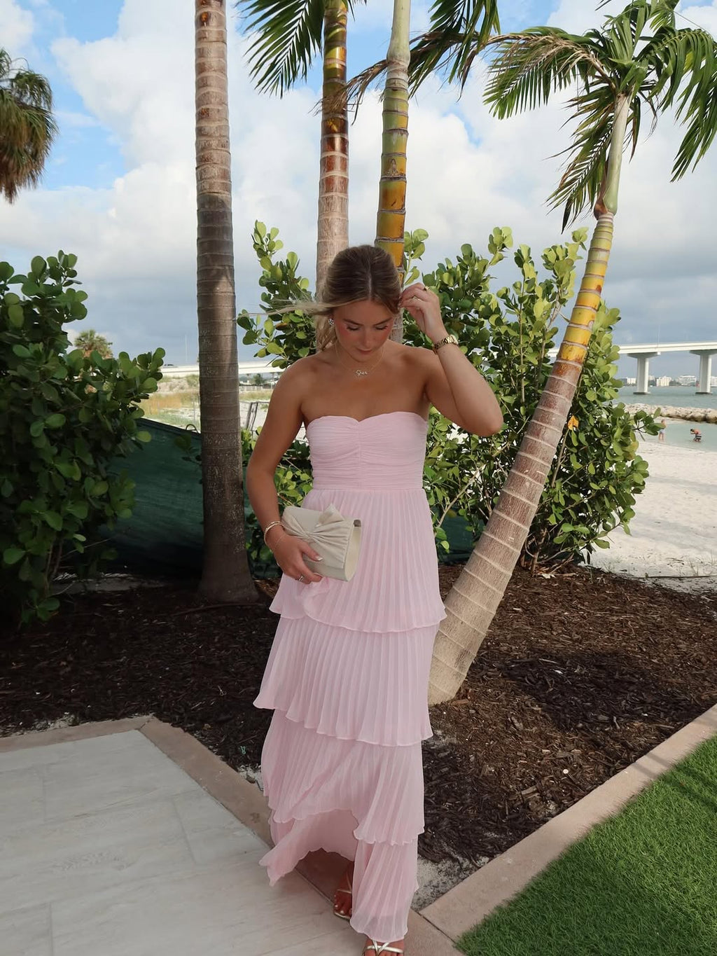 Ärmelloses, ausgestelltes Maxikleid für Damen – Hochzeitsgast, Gartenparty, Zeremonie, Abendgala – Odessa Rosé Puder