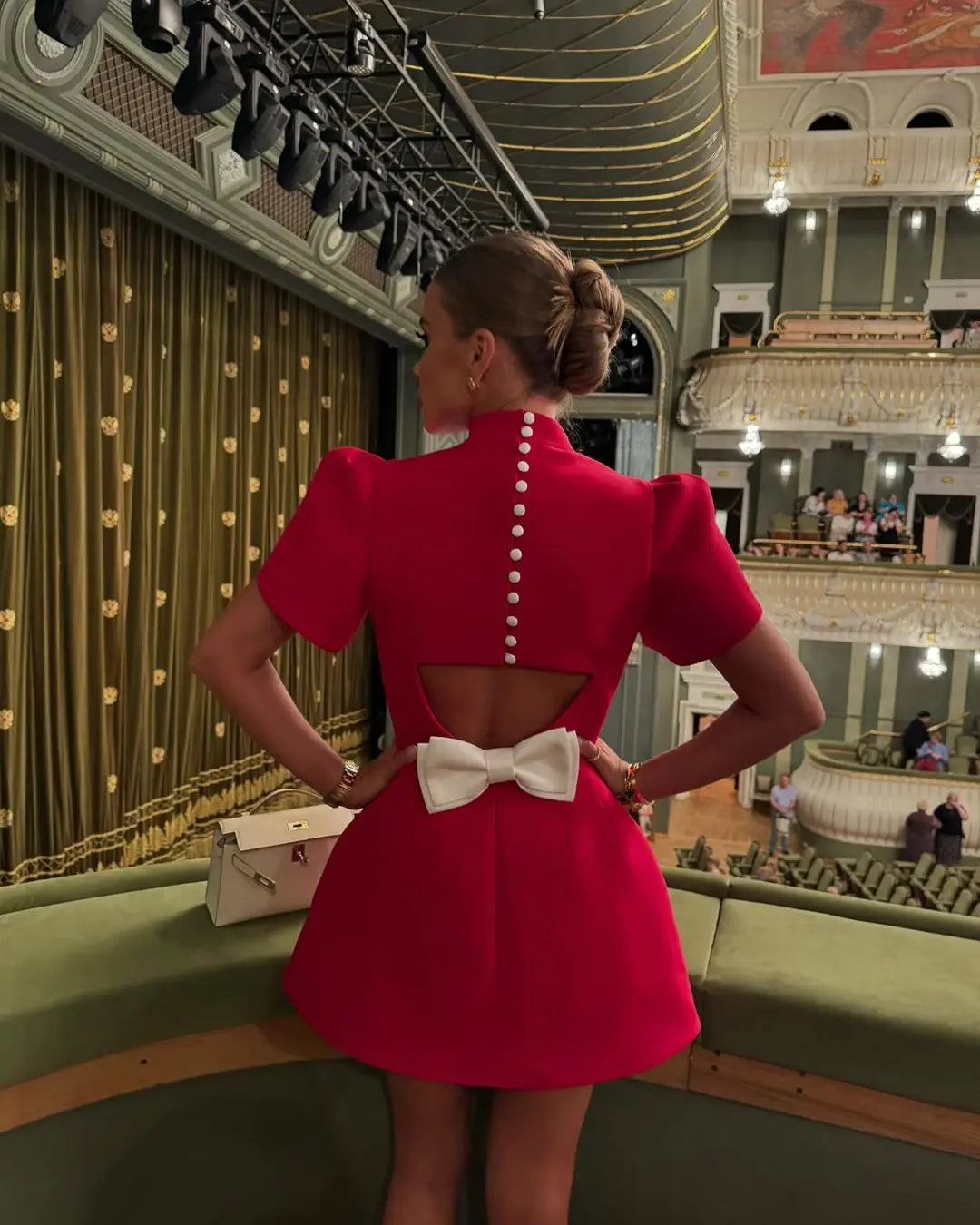Robe Mini Élégante à Nœud au Dos pour Femmes avec Manches Bouffantes – Cocktail, Invité d'Anniversaire, Soirée Formelle – Molly Rouge