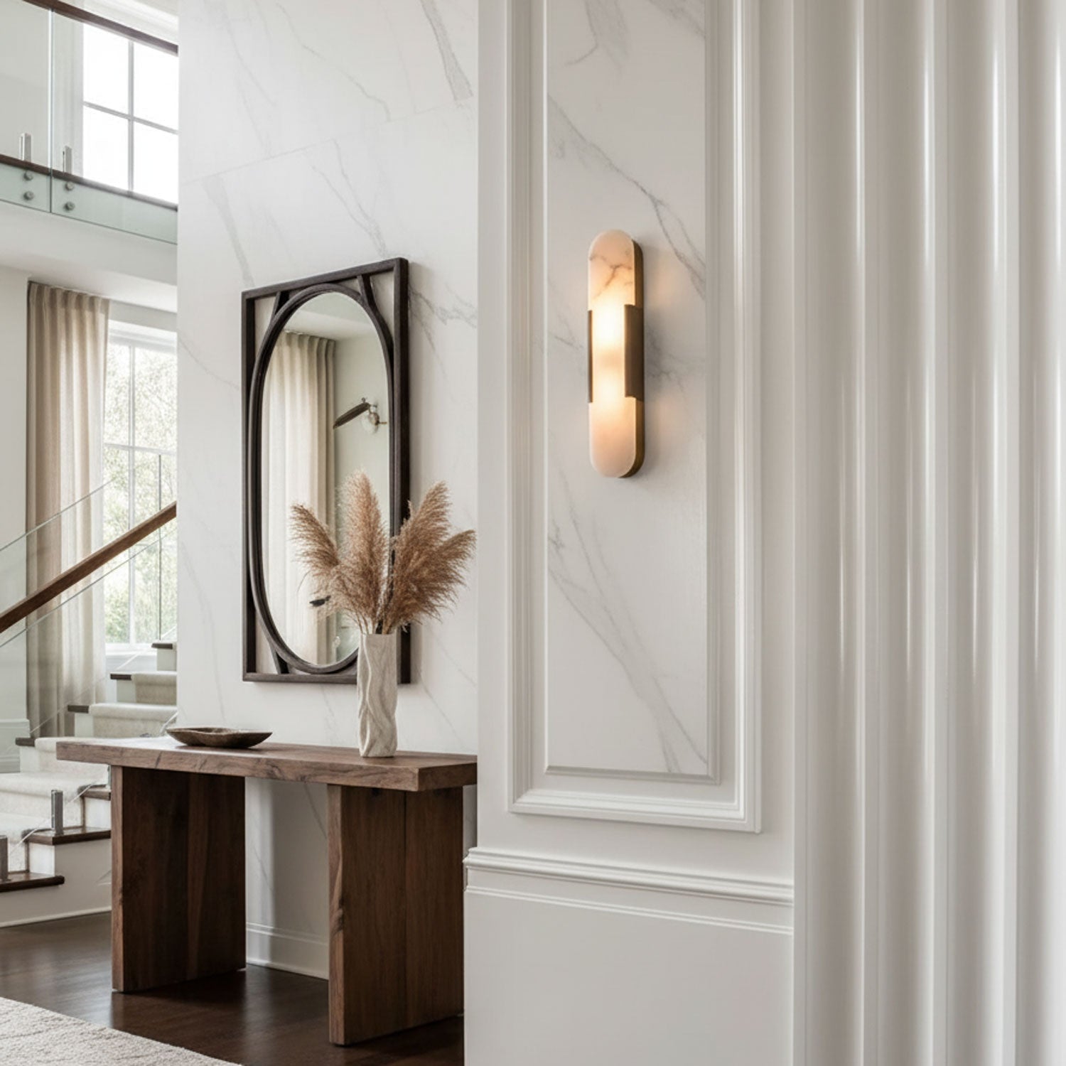 Längliche Wandleuchte aus natürlichem Alabaster, sanftes Licht, eleganter, zeitloser Luxus-Stil