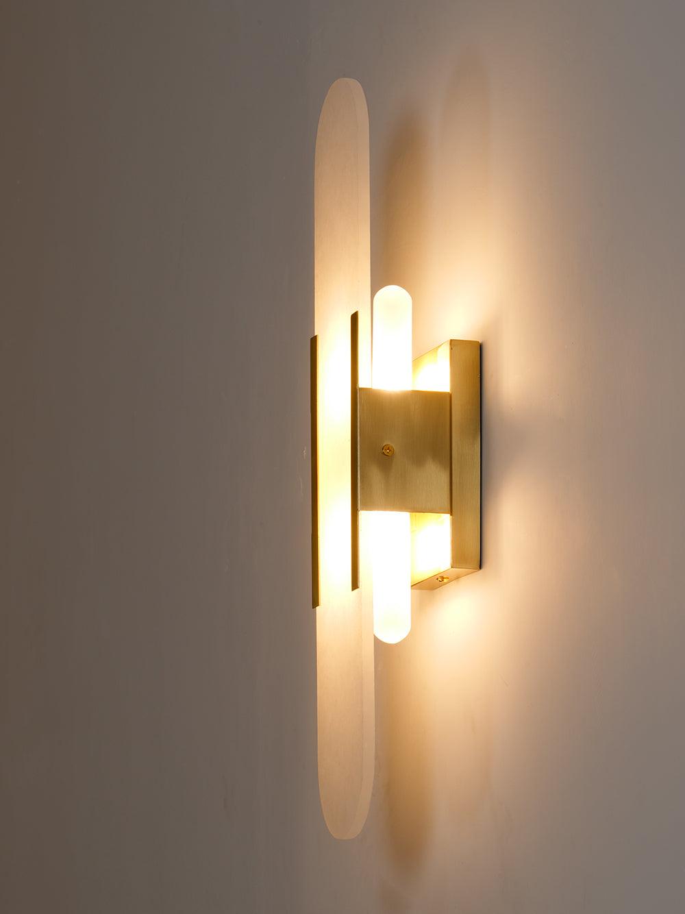 Längliche Wandleuchte aus natürlichem Alabaster, sanftes Licht, eleganter, zeitloser Luxus-Stil
