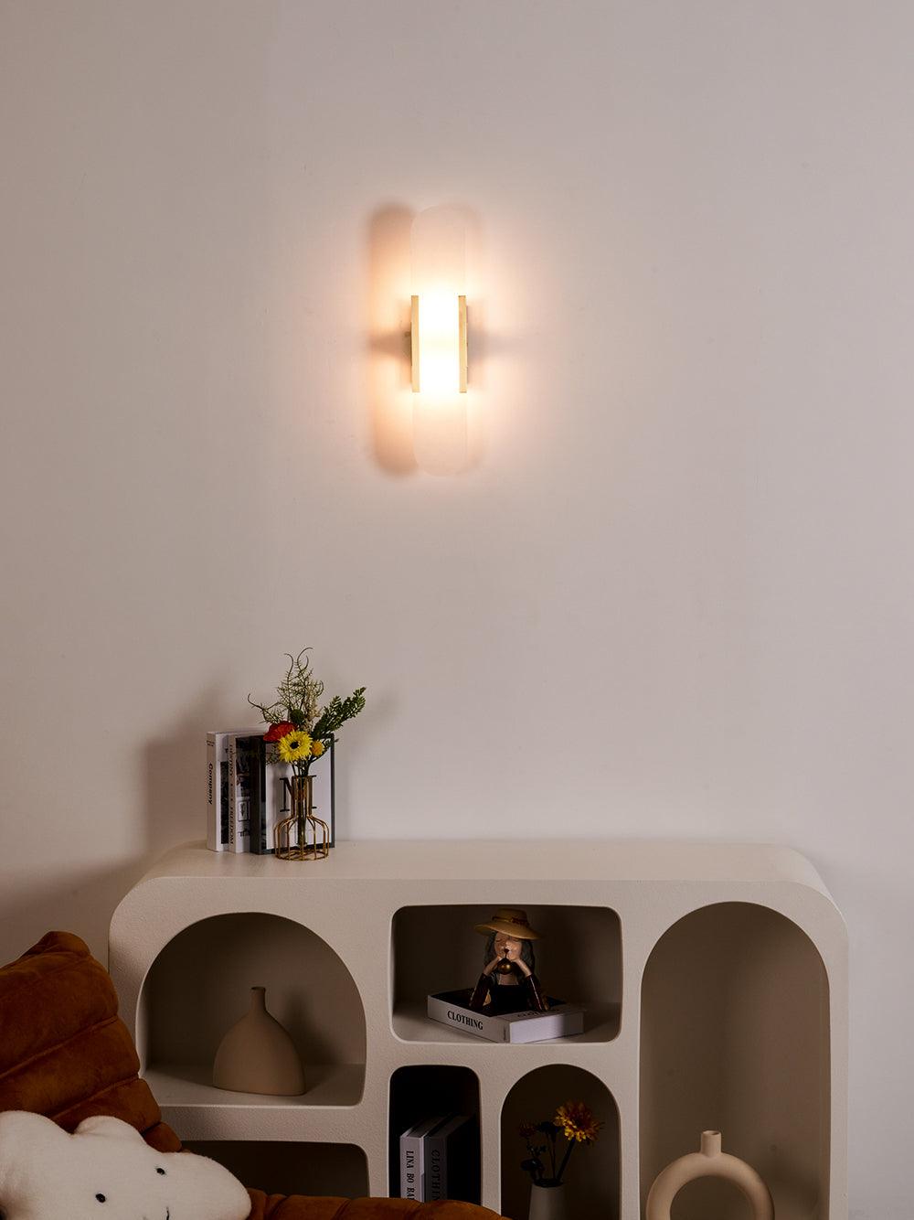 Längliche Wandleuchte aus natürlichem Alabaster, sanftes Licht, eleganter, zeitloser Luxus-Stil
