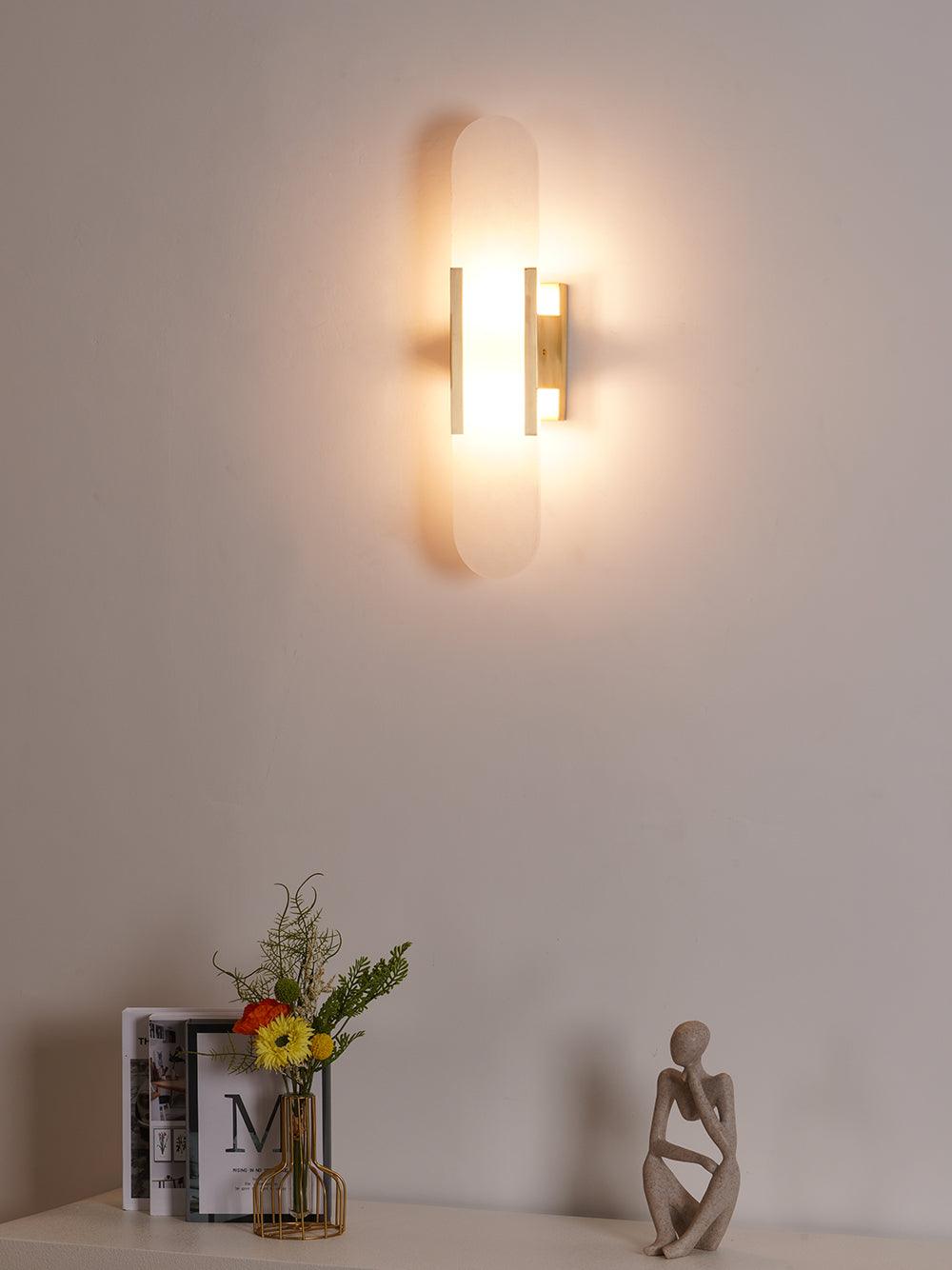 Längliche Wandleuchte aus natürlichem Alabaster, sanftes Licht, eleganter, zeitloser Luxus-Stil