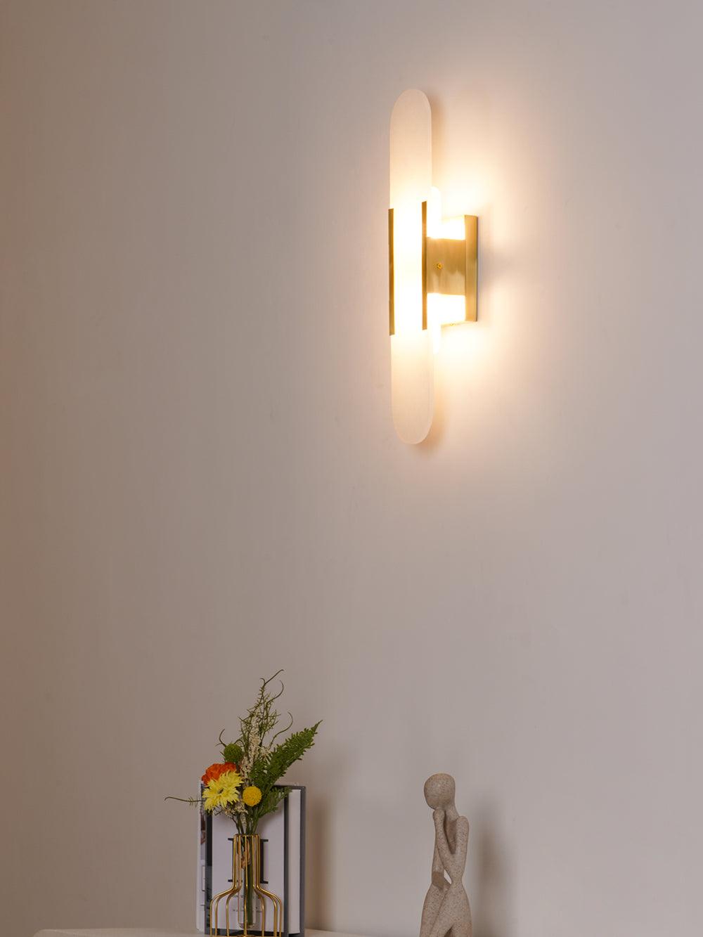 Längliche Wandleuchte aus natürlichem Alabaster, sanftes Licht, eleganter, zeitloser Luxus-Stil