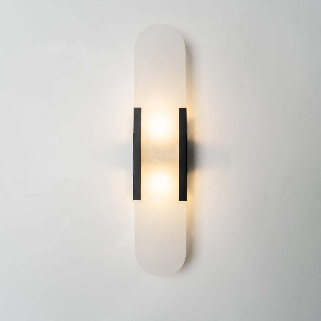 Längliche Wandleuchte aus natürlichem Alabaster, sanftes Licht, eleganter, zeitloser Luxus-Stil