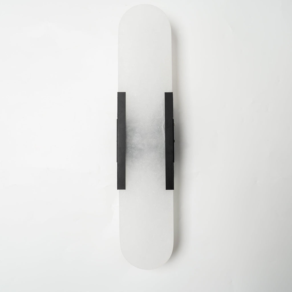 Längliche Wandleuchte aus natürlichem Alabaster, sanftes Licht, eleganter, zeitloser Luxus-Stil