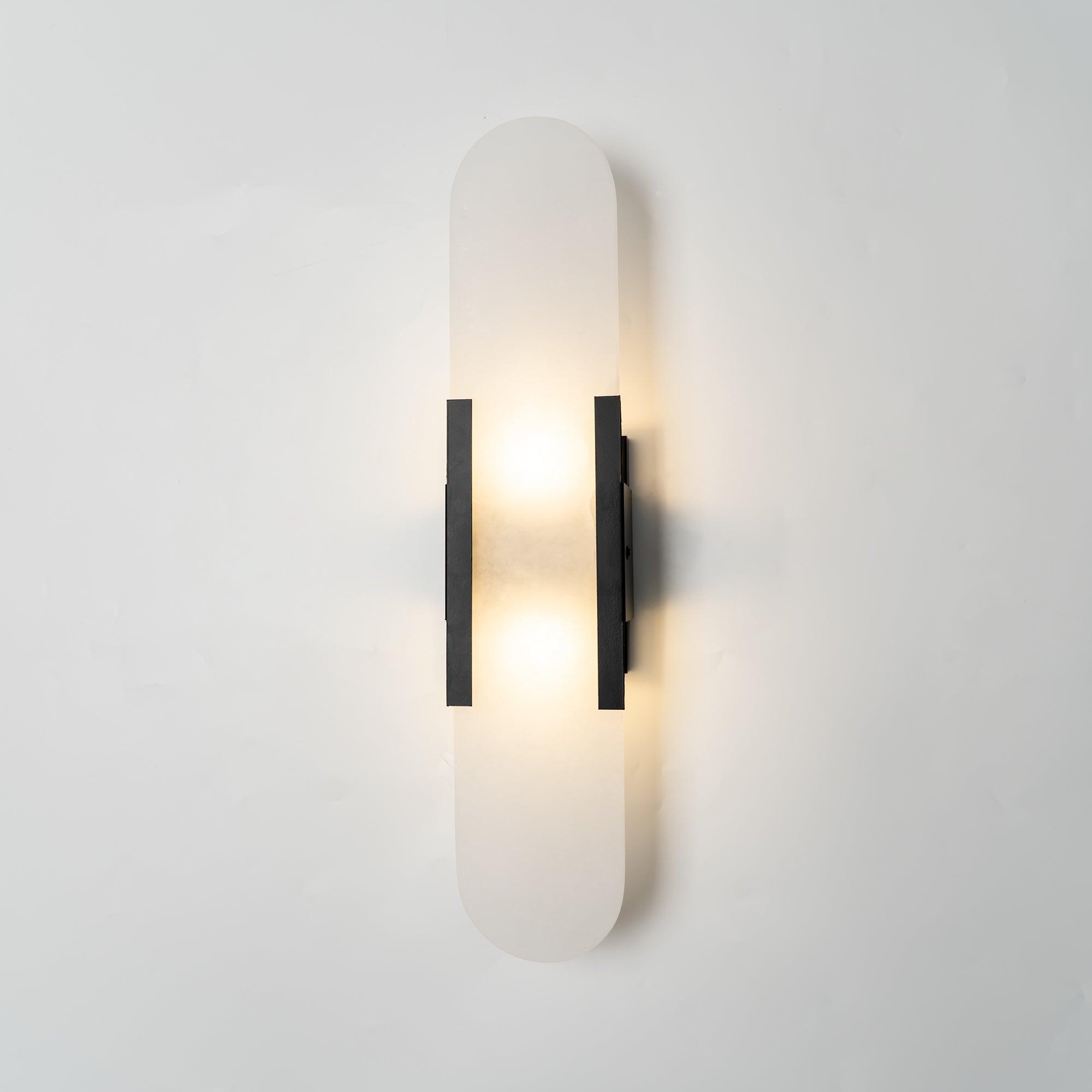 Längliche Wandleuchte aus natürlichem Alabaster, sanftes Licht, eleganter, zeitloser Luxus-Stil