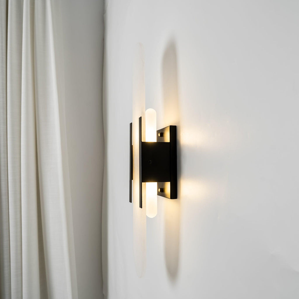 Längliche Wandleuchte aus natürlichem Alabaster, sanftes Licht, eleganter, zeitloser Luxus-Stil