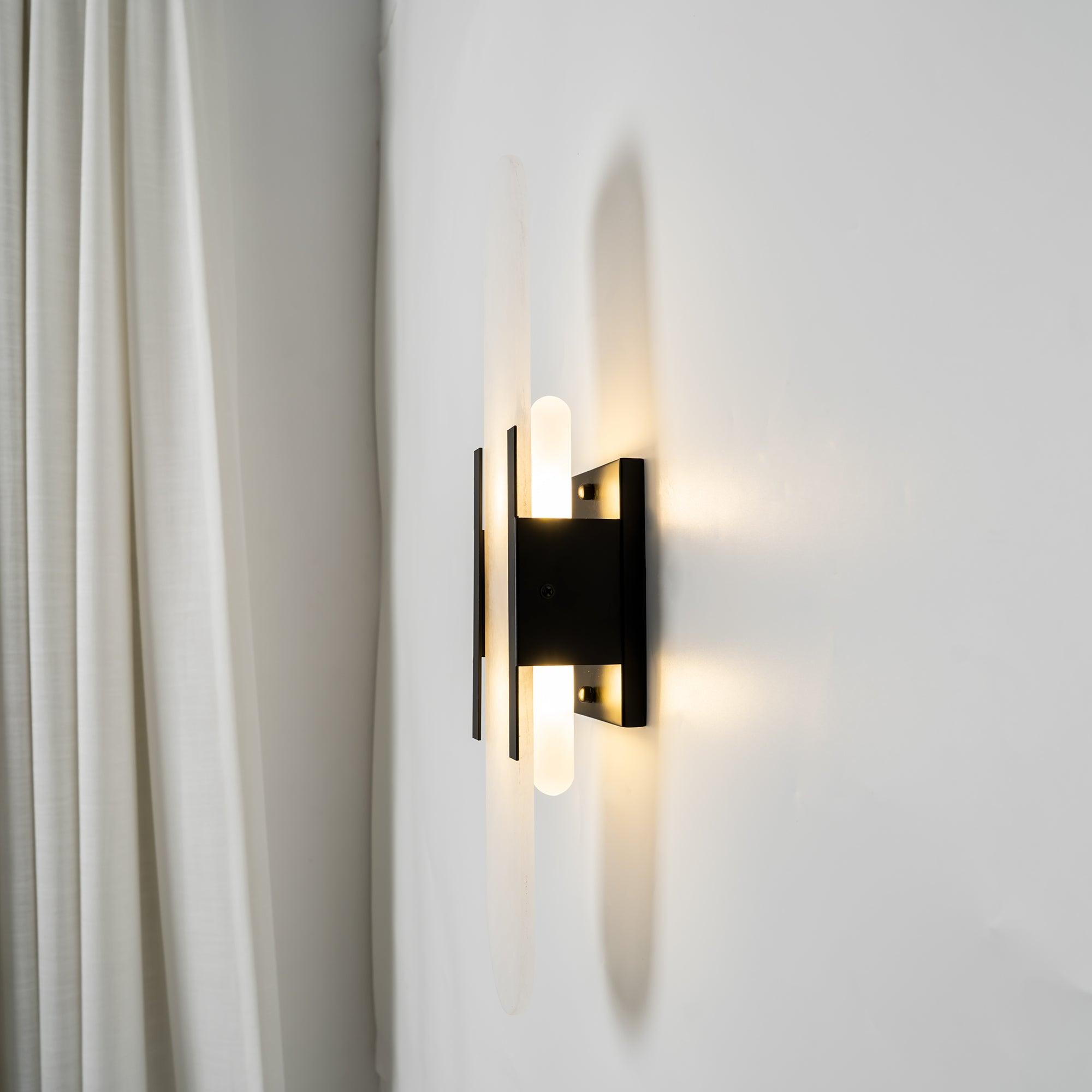 Längliche Wandleuchte aus natürlichem Alabaster, sanftes Licht, eleganter, zeitloser Luxus-Stil