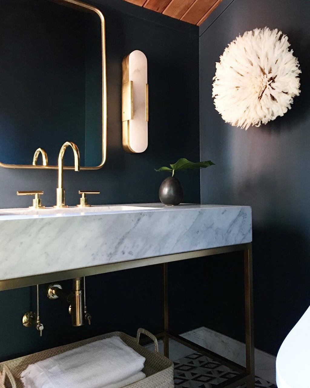 Längliche Wandleuchte aus natürlichem Alabaster, sanftes Licht, eleganter, zeitloser Luxus-Stil