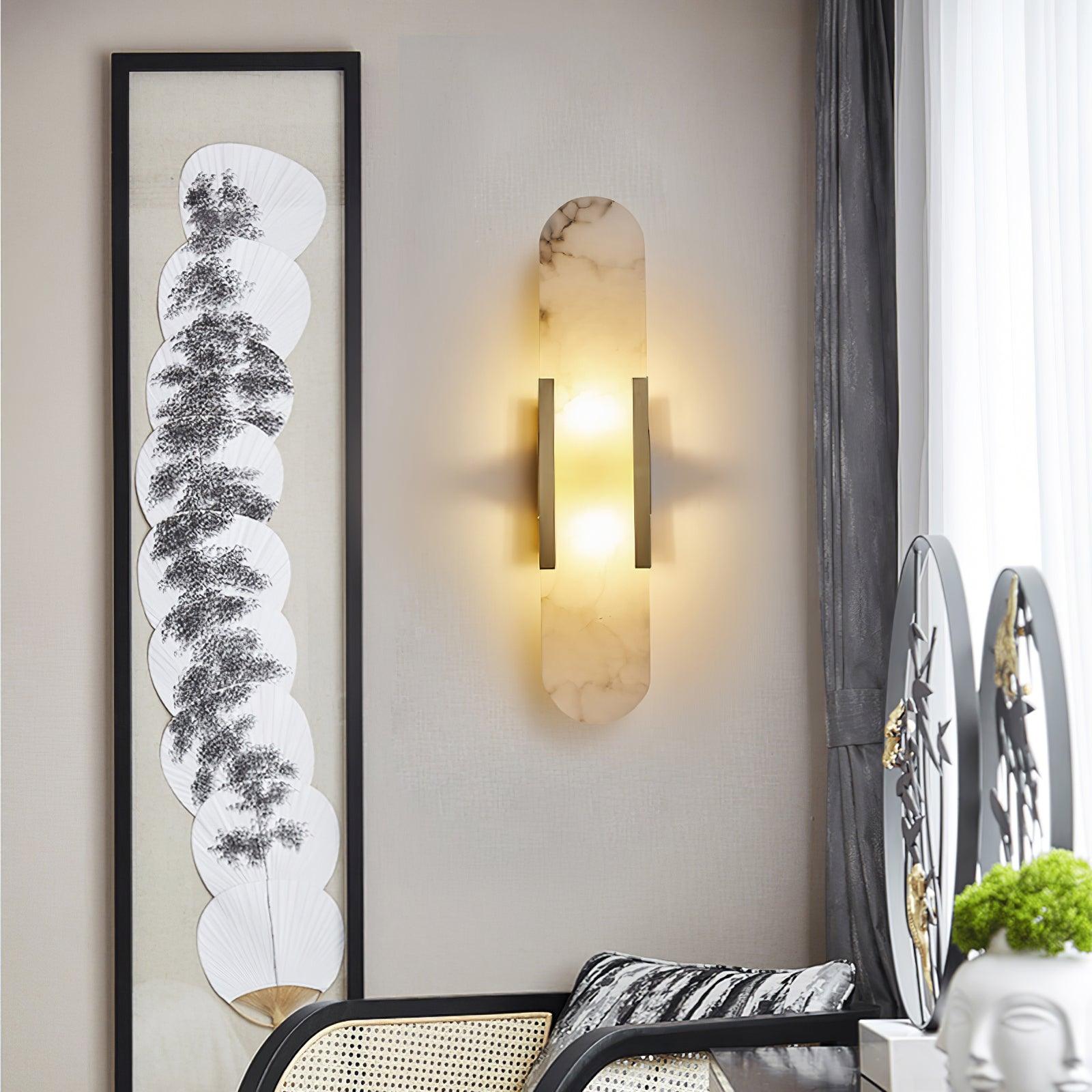 Längliche Wandleuchte aus natürlichem Alabaster, sanftes Licht, eleganter, zeitloser Luxus-Stil