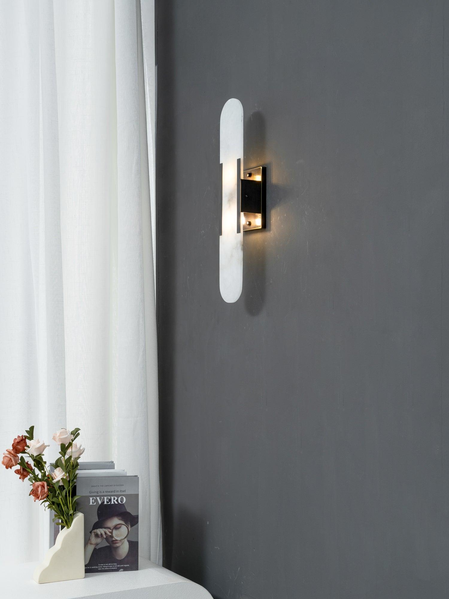 Längliche Wandleuchte aus natürlichem Alabaster, sanftes Licht, eleganter, zeitloser Luxus-Stil