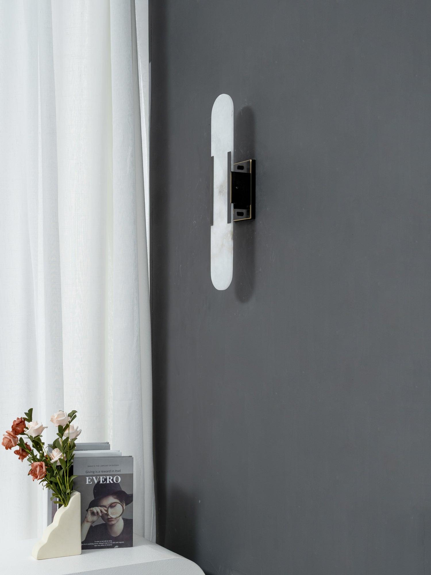 Längliche Wandleuchte aus natürlichem Alabaster, sanftes Licht, eleganter, zeitloser Luxus-Stil