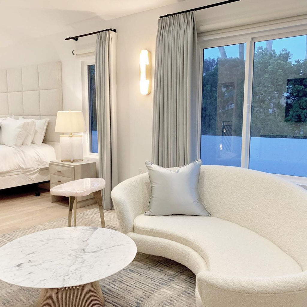 Längliche Wandleuchte aus natürlichem Alabaster, sanftes Licht, eleganter, zeitloser Luxus-Stil