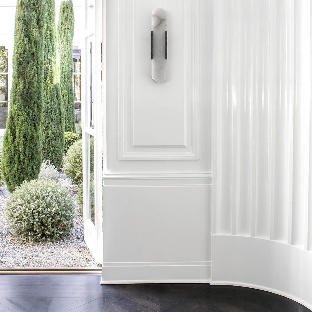 Längliche Wandleuchte aus natürlichem Alabaster, sanftes Licht, eleganter, zeitloser Luxus-Stil