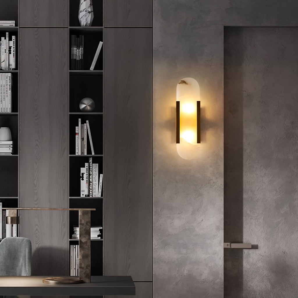 Längliche Wandleuchte aus natürlichem Alabaster, sanftes Licht, eleganter, zeitloser Luxus-Stil