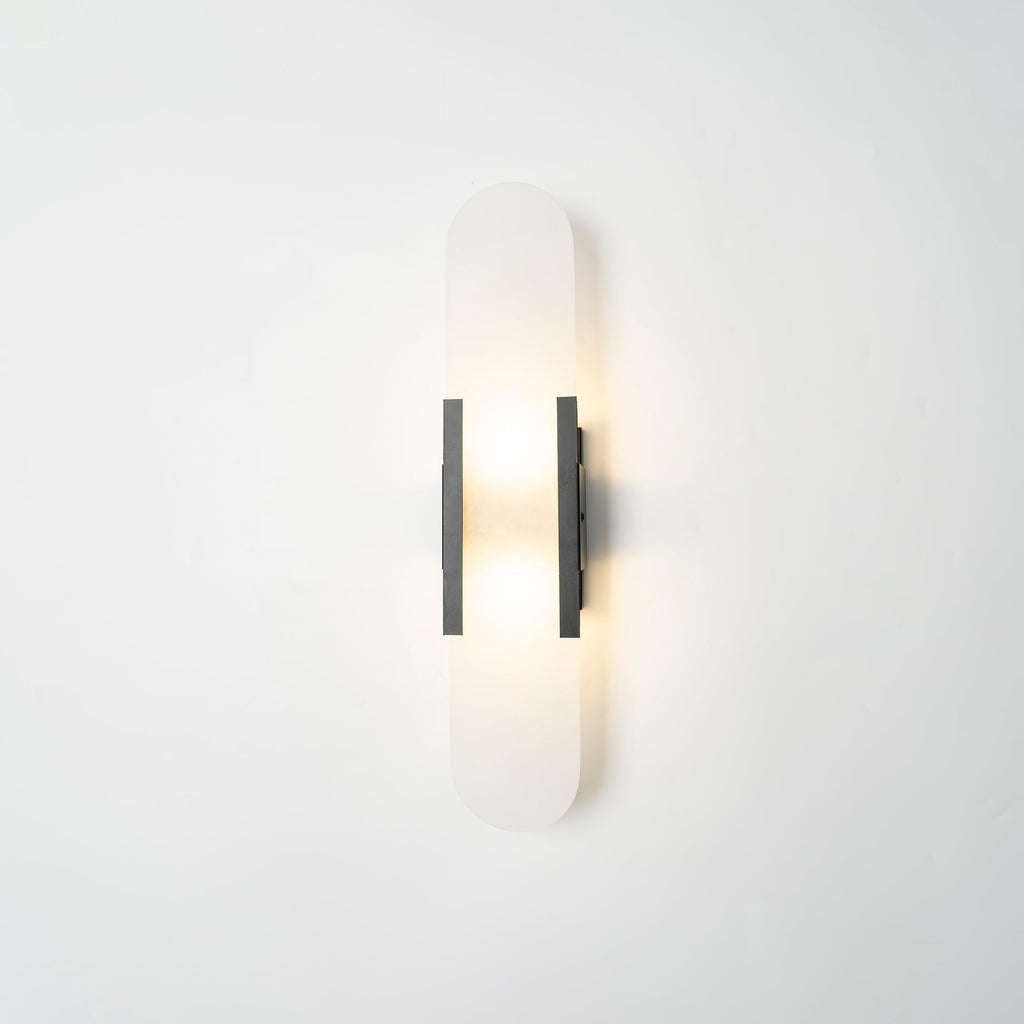 Längliche Wandleuchte aus natürlichem Alabaster, sanftes Licht, eleganter, zeitloser Luxus-Stil