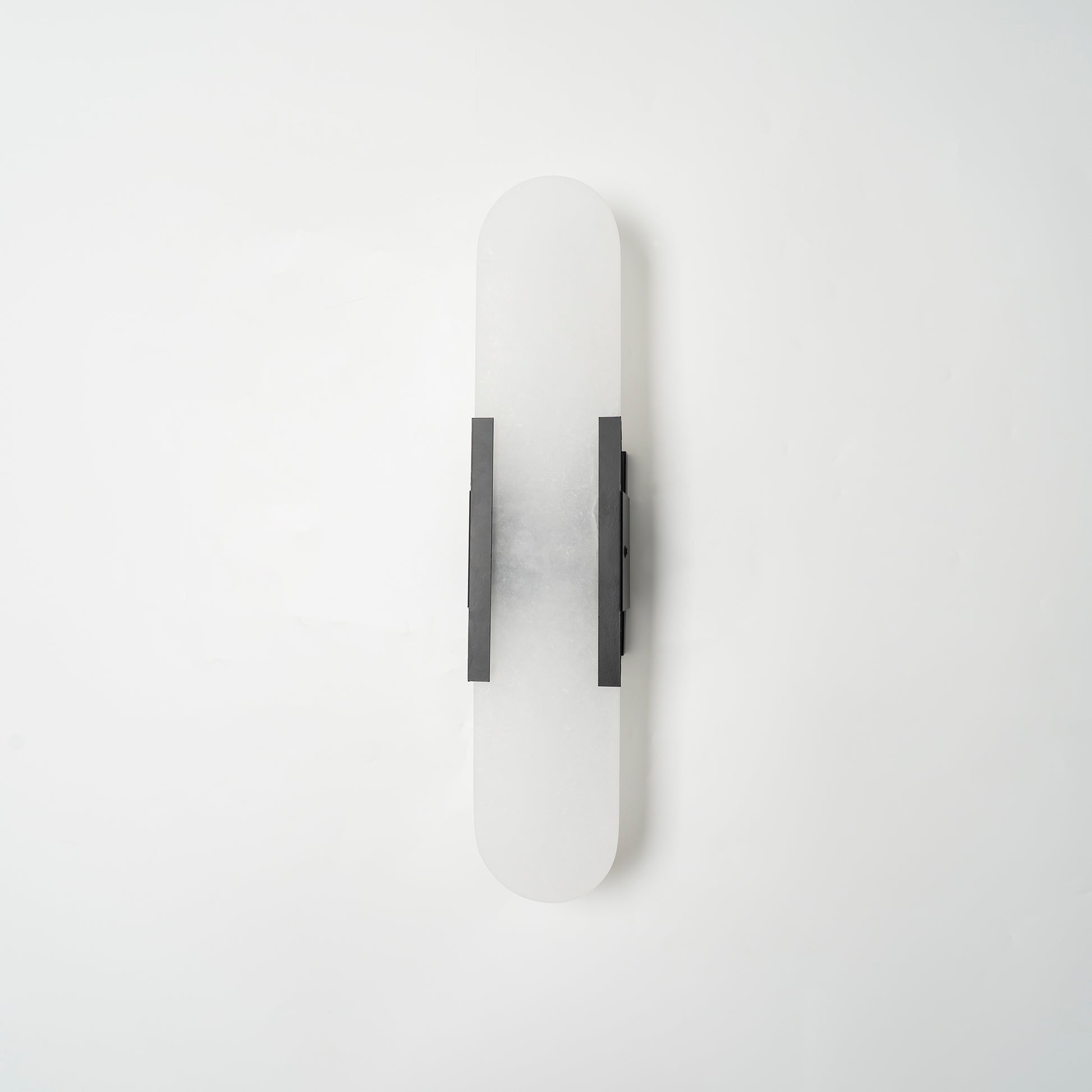 Längliche Wandleuchte aus natürlichem Alabaster, sanftes Licht, eleganter, zeitloser Luxus-Stil