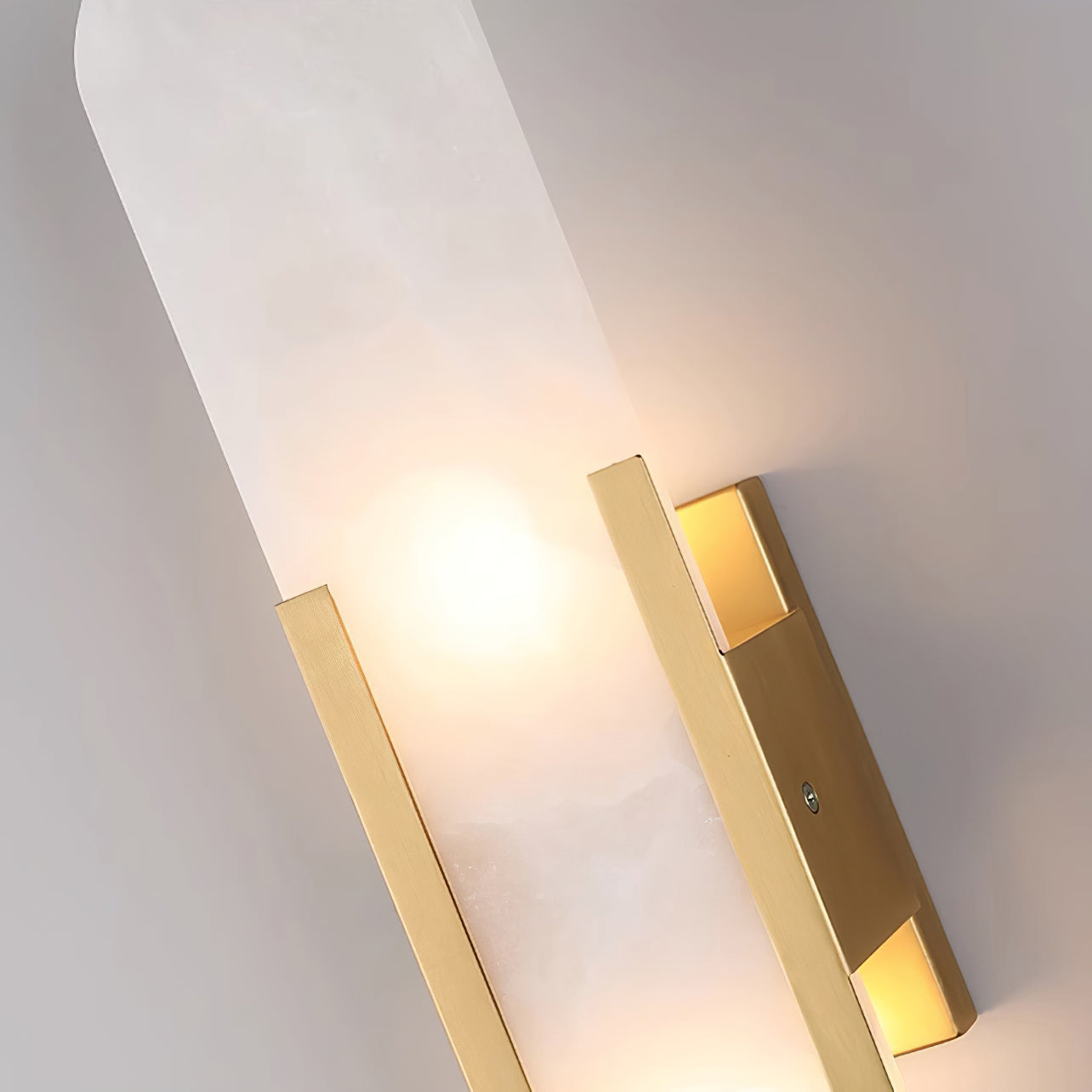 Längliche Wandleuchte aus natürlichem Alabaster, sanftes Licht, eleganter, zeitloser Luxus-Stil