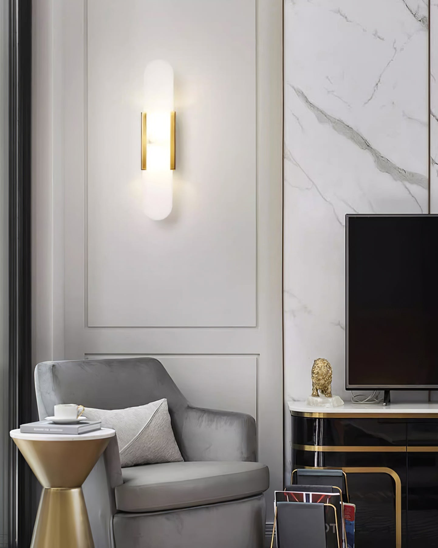 Längliche Wandleuchte aus natürlichem Alabaster, sanftes Licht, eleganter, zeitloser Luxus-Stil