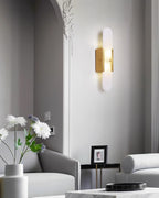 Längliche Wandleuchte aus natürlichem Alabaster, sanftes Licht, eleganter, zeitloser Luxus-Stil