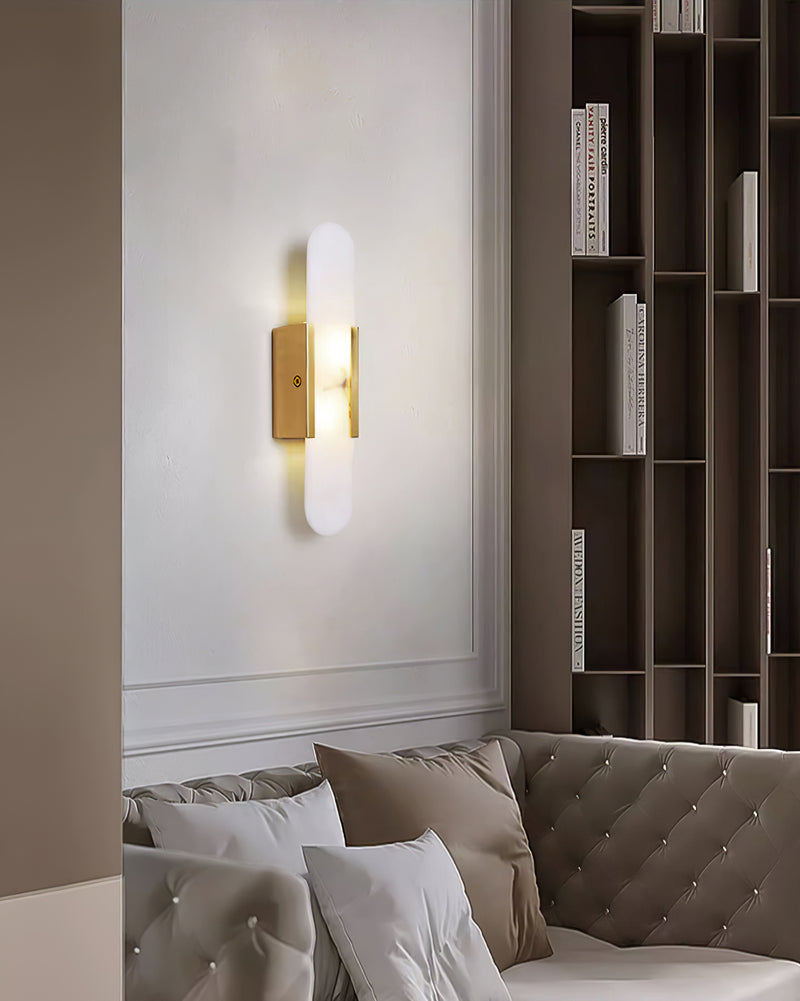 Längliche Wandleuchte aus natürlichem Alabaster, sanftes Licht, eleganter, zeitloser Luxus-Stil