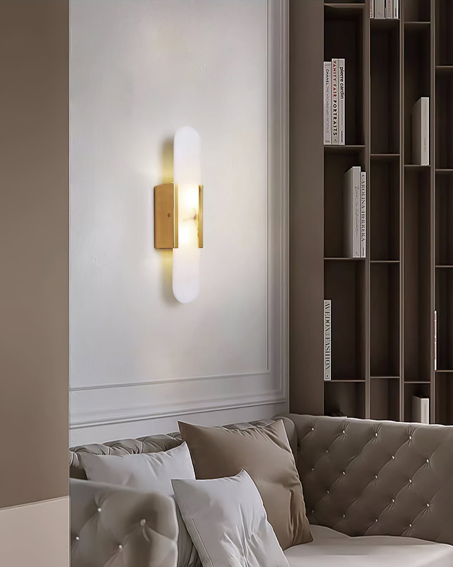 Längliche Wandleuchte aus natürlichem Alabaster, sanftes Licht, eleganter, zeitloser Luxus-Stil