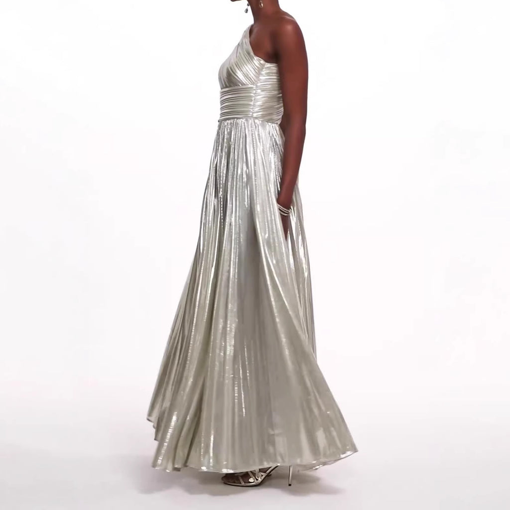 Abito lungo donna con una spalla scoperta metallizzato brillante in poliestere per gala formale, matrimonio, cocktail, red carpet – Argento