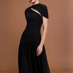 Robe Midi Plissée Noire Col Rond Manches Courtes Asymétrique Cut-Out Polyester Femme Élégante Soirée Cocktail Mariage Formelle Gala – Obsidienne