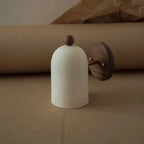 Wabi-Sabi Wandlampe | Metallische Oberfläche