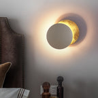 Dekorative Innen-Wandlampe Sonnenfinsternis mit Schattenprojektion, goldfarbenes Metall – EclipseLamp