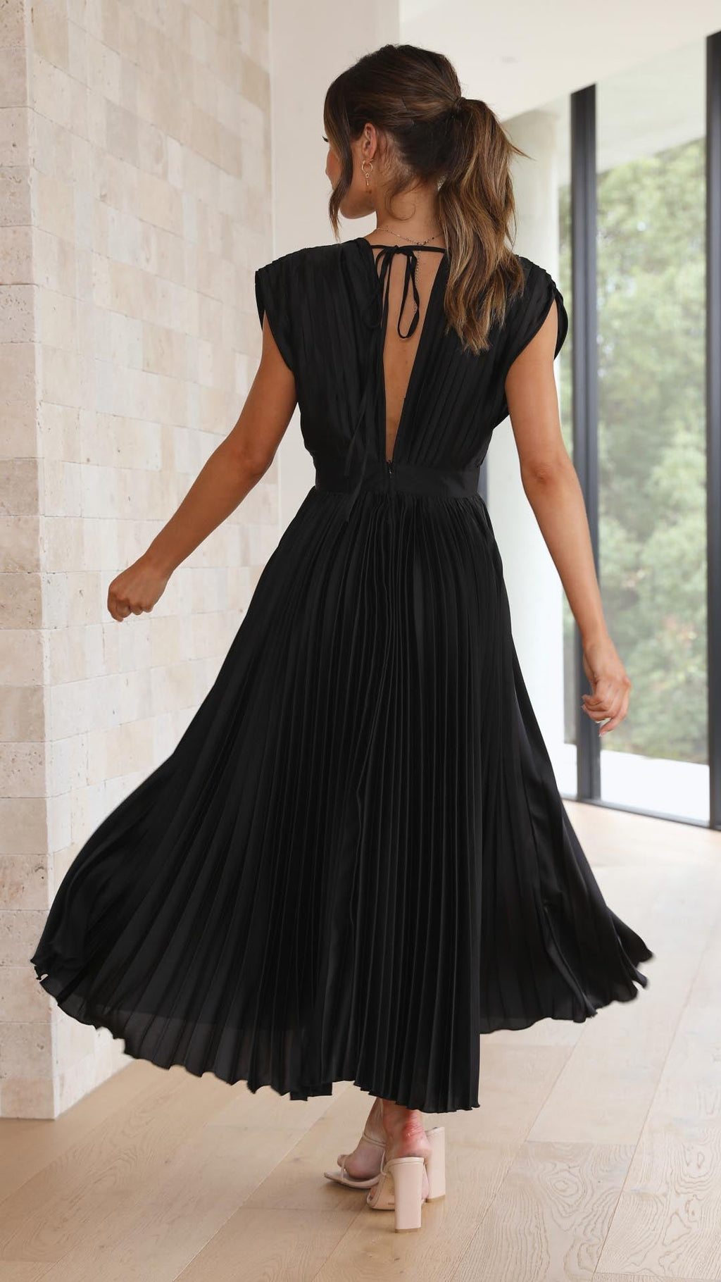 Abito midi plissettato elegante da donna con scollo a V, drappeggiato, fluido, invitata a matrimonio, casual, formale – Maria
