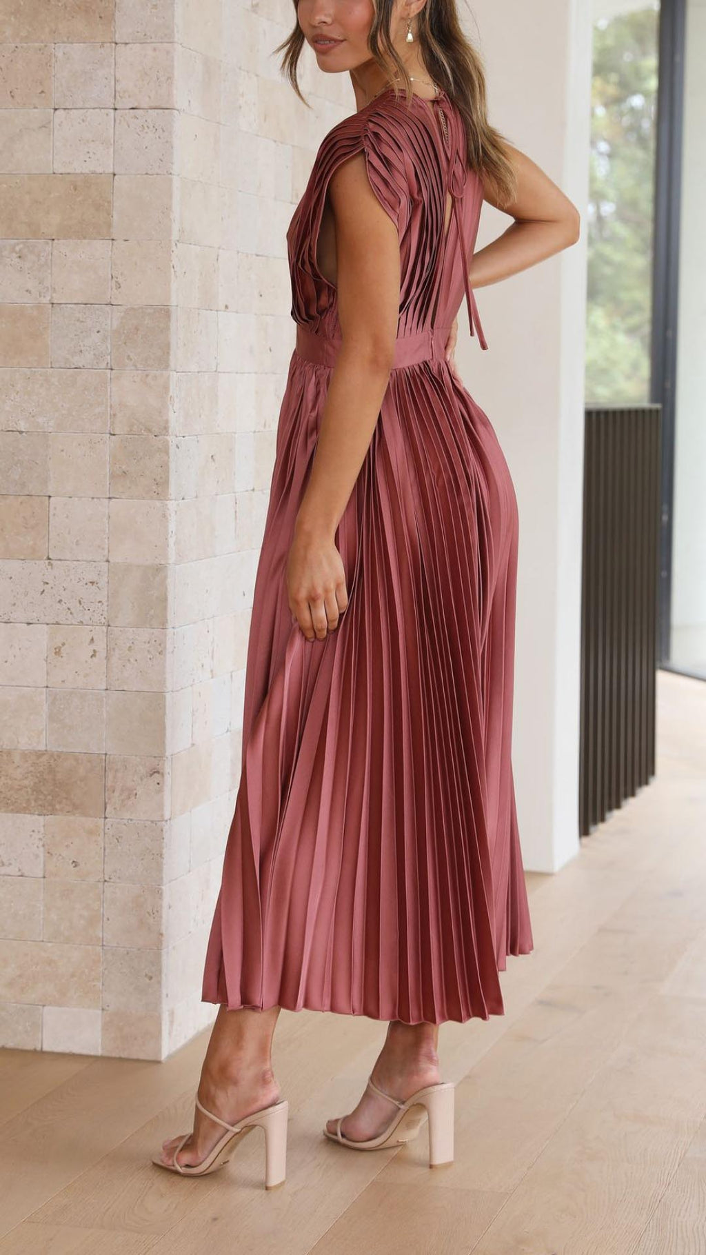 Abito midi plissettato elegante da donna con scollo a V, drappeggiato, fluido, invitata a matrimonio, casual, formale – Maria