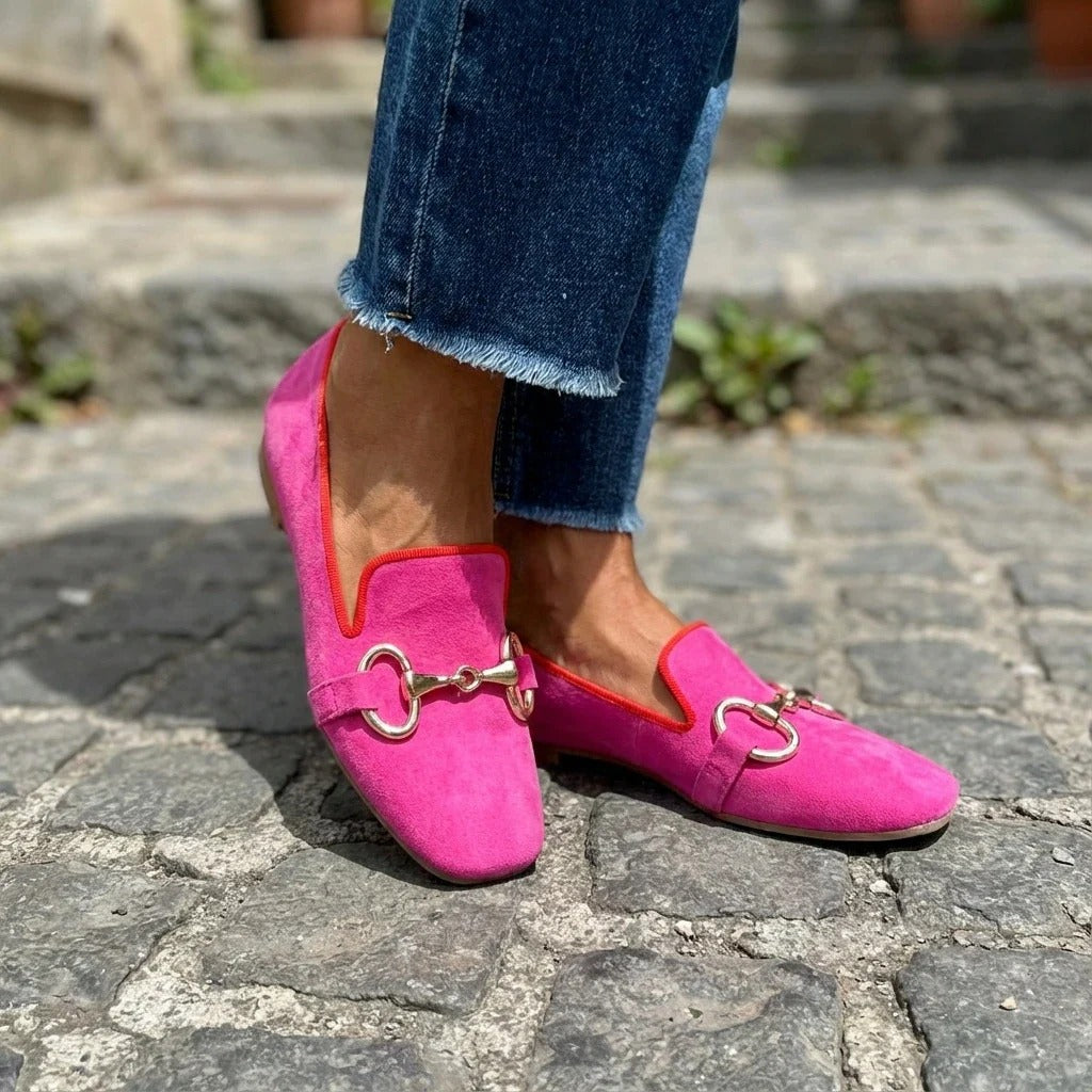 Flache Damen-Mokassins aus Wildleder mit goldenem Metall-Detail, Gummisohle, bequem für den Alltag, lässig-schick fürs Büro, Frühling/Sommer – Fuchsia Rosa