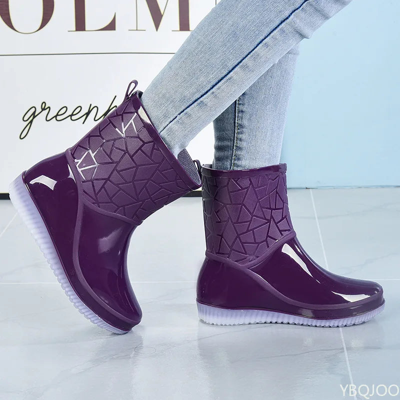 Bottes de Pluie pour Femmes à Tige Mi-Mollet et Motif Géométrique en Relief - Hiverline