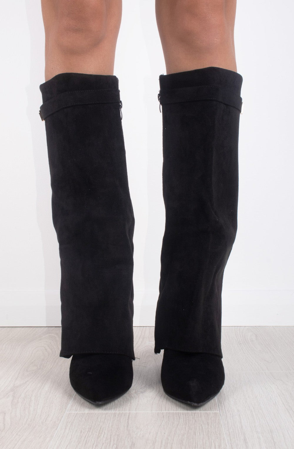 Bottes Montantes Femme à Revers Suédine Boucle Dorée Soirée Western - Hiverline