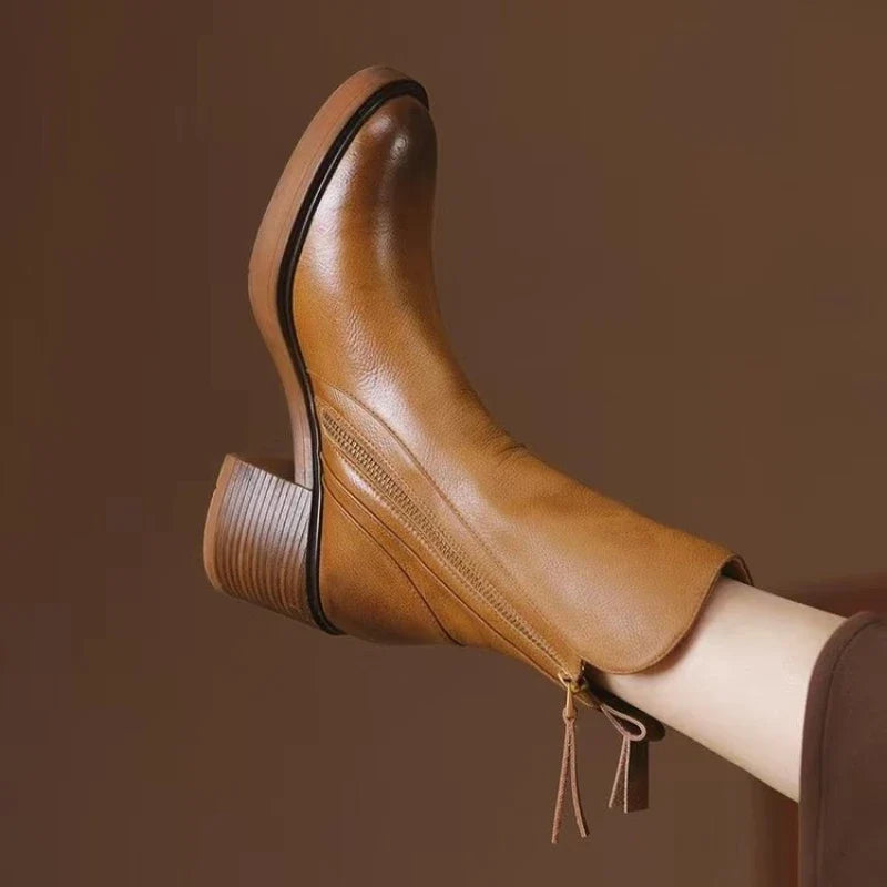 Bottine Femme à Talon Carré Empilé – Bout Pointu et Fermeture Éclair Latérale - Hiverline