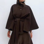 Manteau Cape Femme Col Haut Ceinturé – Coupe Enveloppante Hiver - Hiverline
